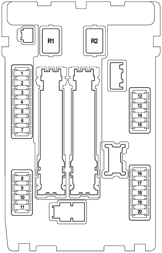 Caixa de fusíveis IPDM E/R no compartimento do motor, perto da bateria.