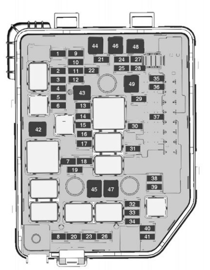 Localização do diagrama de fusíveis no compartimento do motor, detalhe.