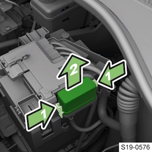 Disposição dos fusíveis no compartimento do motor, modelo 2020.
