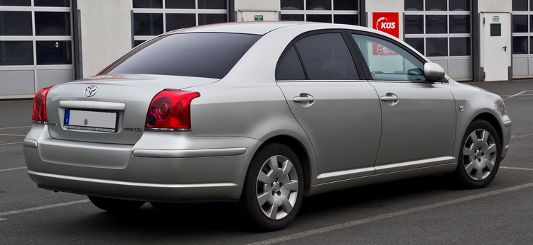 Toyota Avensis T25 (2003-2009) – caixa de fusíveis