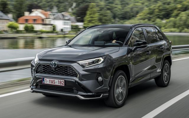 Toyota RAV4 5G (2019-2022) – caixa de fusíveis